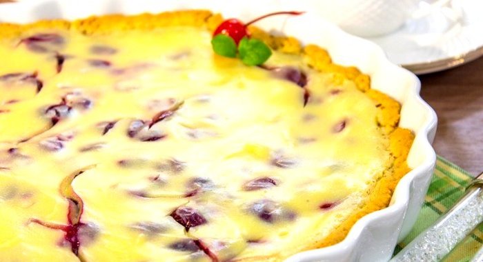 Вишневый пирог под кремом Патисьер