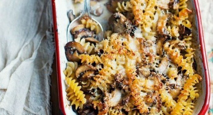 Запеченная паста с грибами, белым вином и сливками