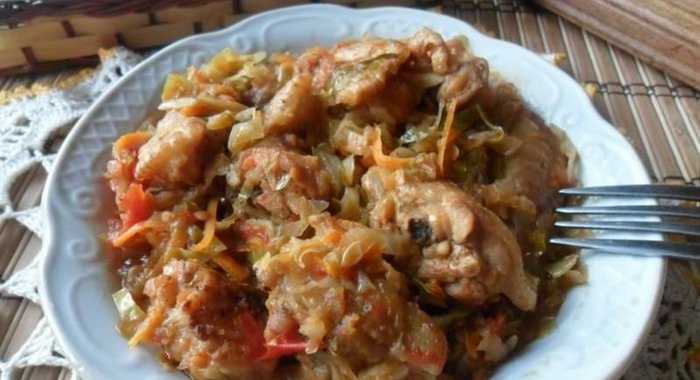 Солянка из капусты с мясом