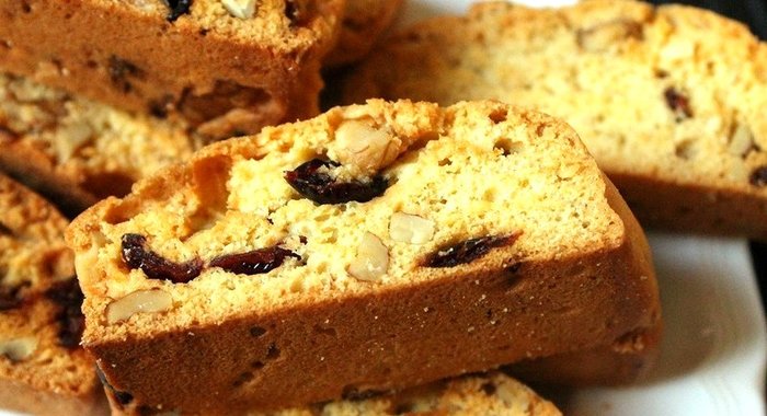 Бискотти с грецким орехом и изюмом
