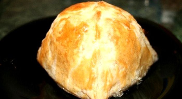 Булочки с яблоками из слоеного теста