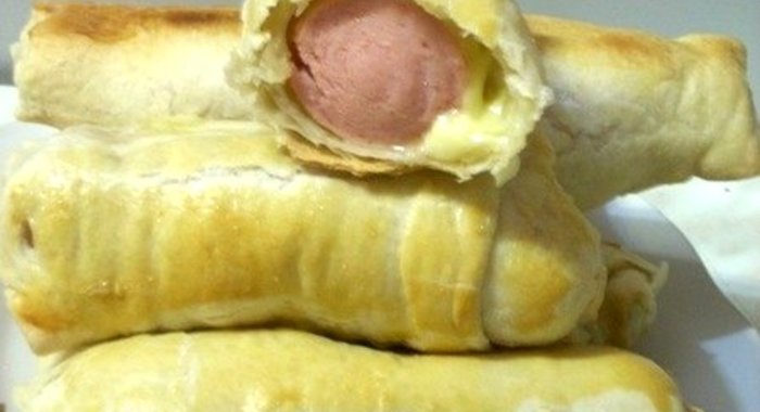 Слойки с сыром и сосисками