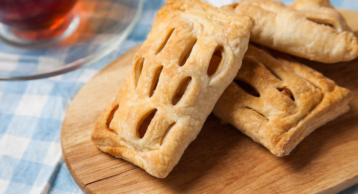 Слойки с яблоками