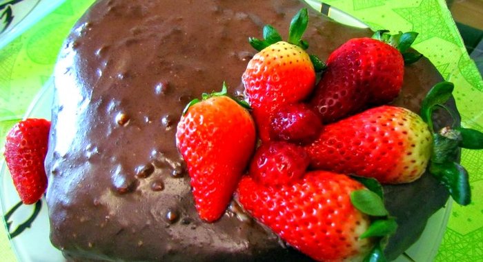 Торт «Шоколад и клубника»