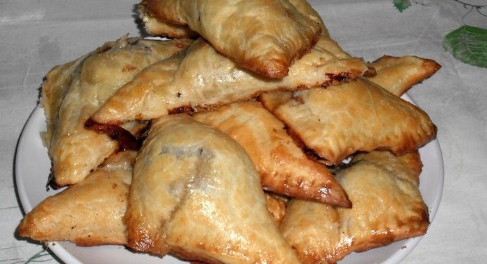 Треугольники из бездрожжевого слоеного теста