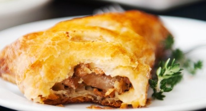 Пирог с лисичками и беконом