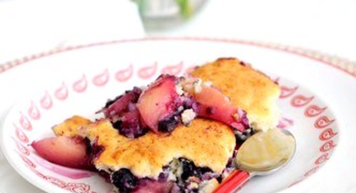 Персиково-черничный коблер