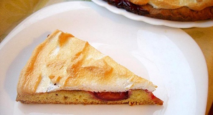 Пирог Сливы под снегом