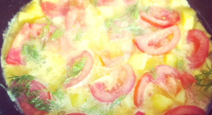 Испанская тортилья с картошкой и помидорами