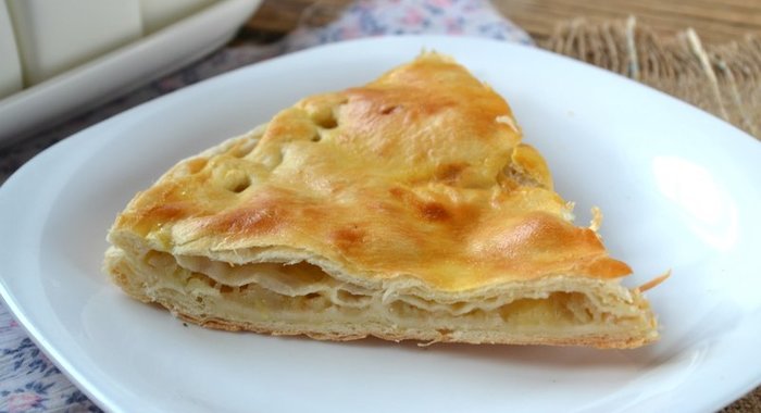 Яблочный пирог из слоеного теста