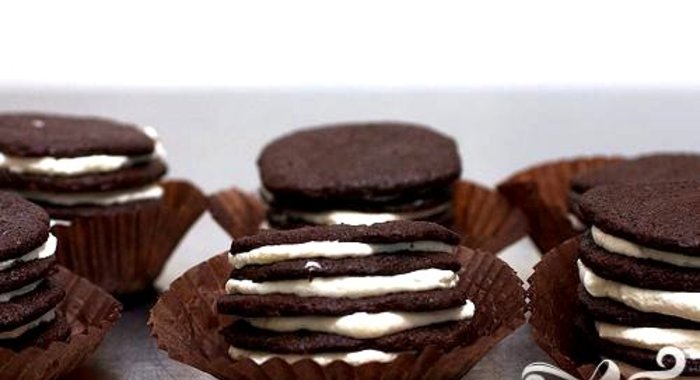 Шоколадное печенье со сливочным кремом