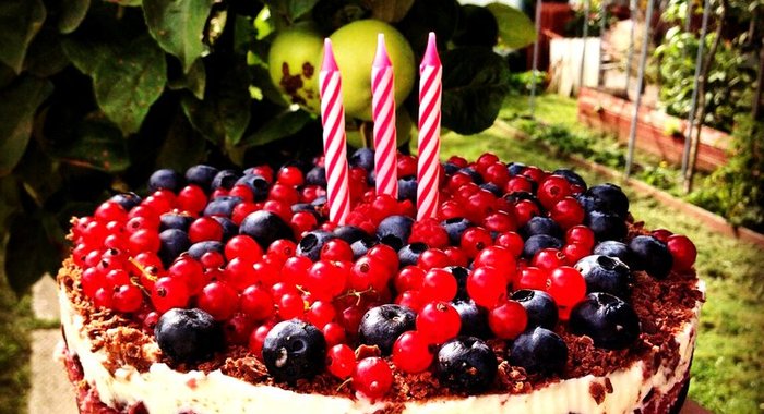 Торт с вишней и кремом из сыра маскарпоне