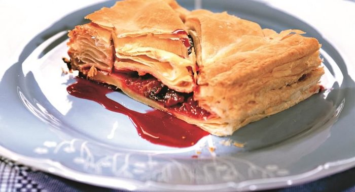 Сливовый пирог жалюзи