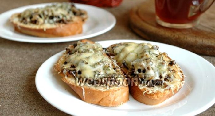 Гренки с грибами и сыром
