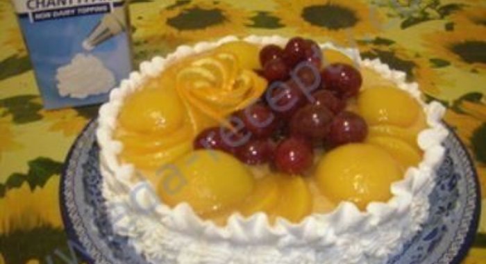Торт бисквитный с фруктами