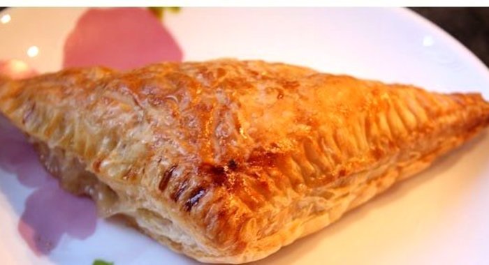Слойки с яблоками