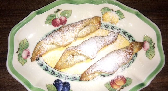 Рогалики из слоеного теста