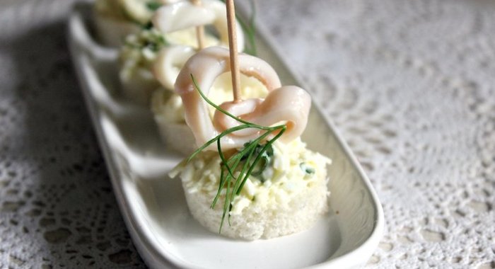 Канапе с кальмаром