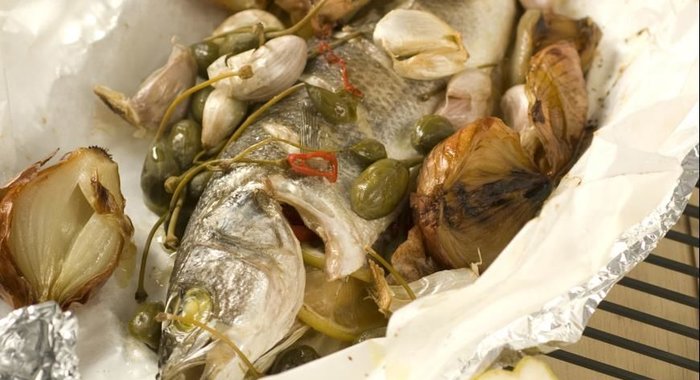 Рыба с луково-чесночным гарниром