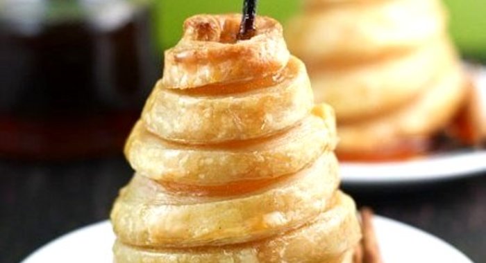 Медовые груши с пряностями в слоеном тесте