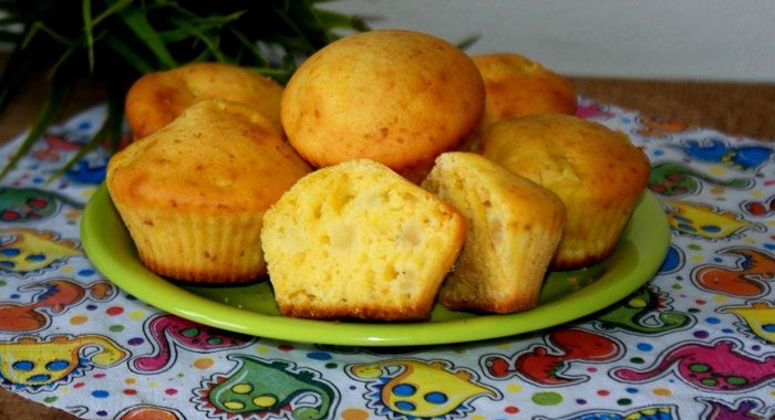 Кукурузные маффины с яблоком