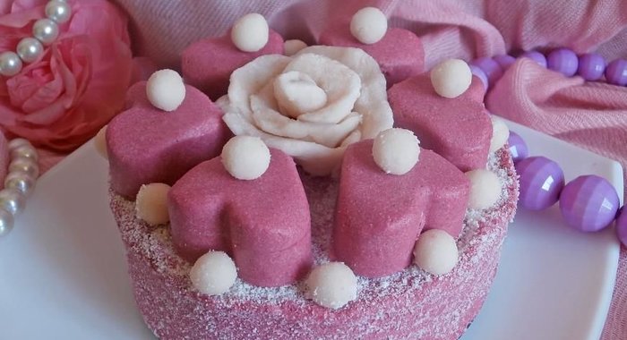 Розовый торт-мороженое из проростков (RAW)