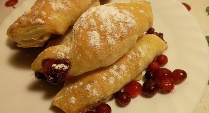 Слойки с клюквой