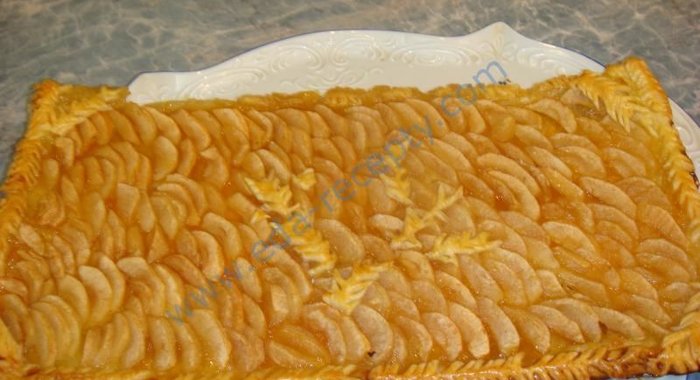 Слоеный пирог с яблоками