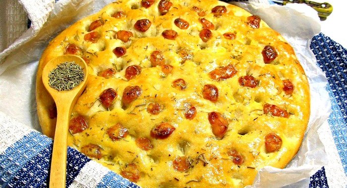 Фокачча с маринованной брынзой