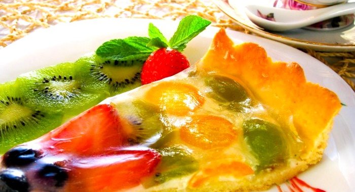 Фруктовый торт со сливочным кремом и желе