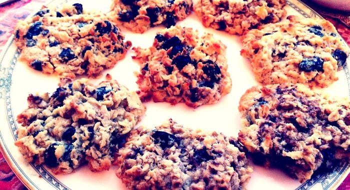 Овсяное печенье с сухофруктами и шоколадными каплями