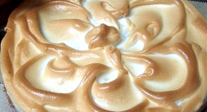 Пирог с красной смородиной