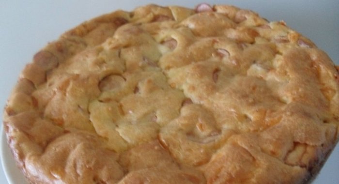 Сырный пирог с сосисками