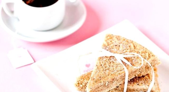 Печенье с чаем и пряностями