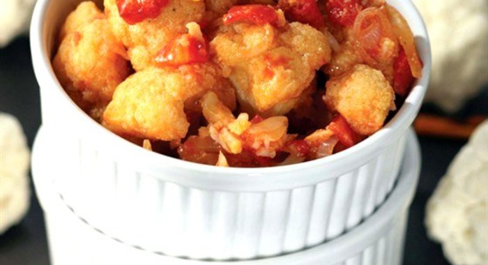 Цветная капуста, тушенная с томатами и корицей