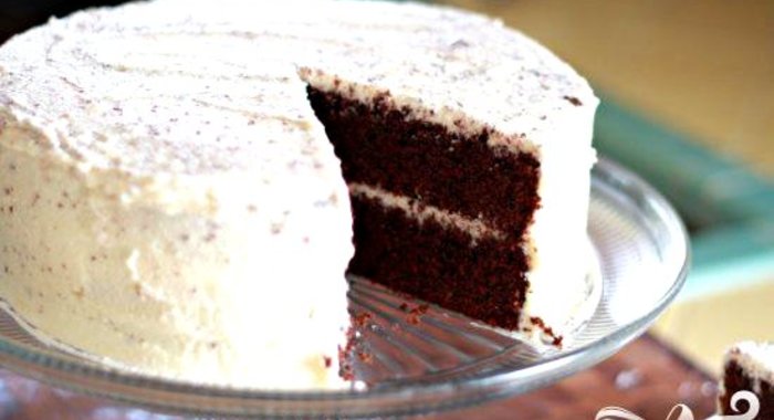 Шоколадный торт со сливочной глазурью
