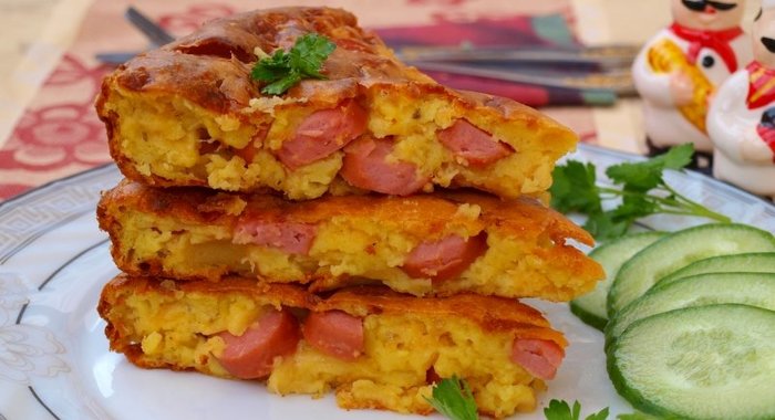Сырный пирог с сосисками