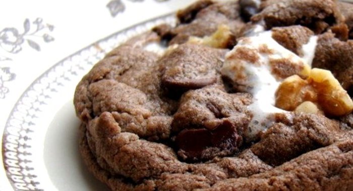 Шоколадное печенье с шоколадной крошкой и маршмеллоу