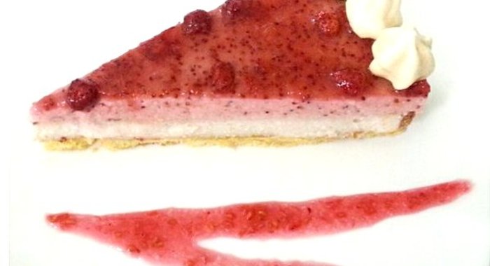 Землянично-банановый чизкейк с меренгами