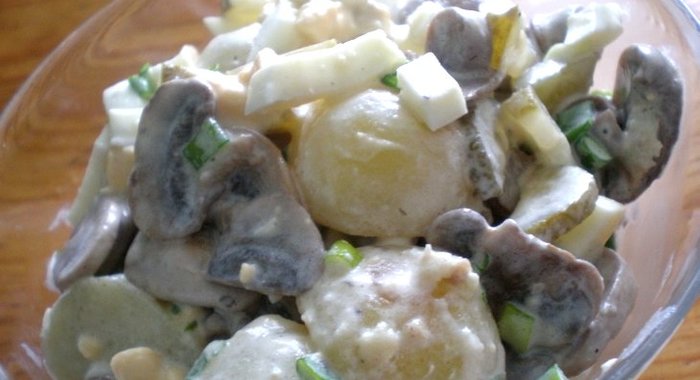 Салат картофельный с грибами