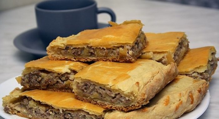 Пирог с сыром и мясом