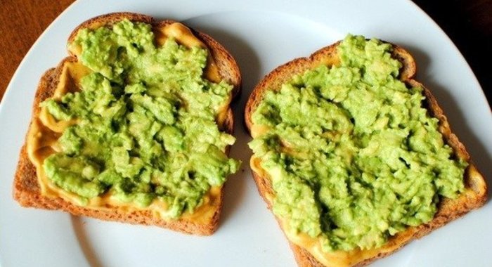 Тосты с авокадо и сыром