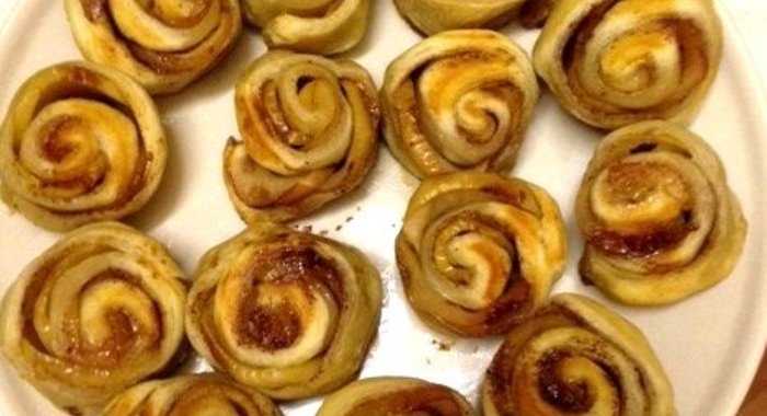 Булочки с корицей и яблоками