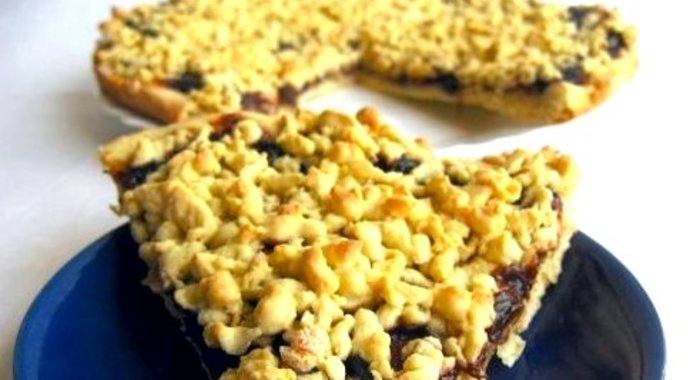 Пирог со сливовым вареньем