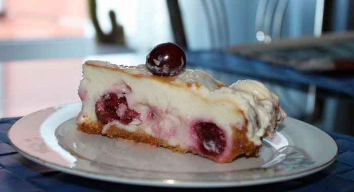 Творожный пирог с вишней