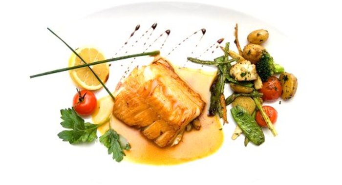 Золотистое филе палтуса в цитрусовой глазури с мисо