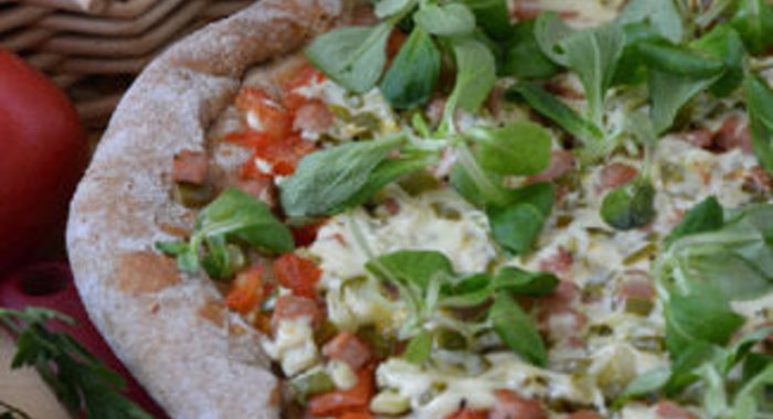 Овощная пицца с ветчиной