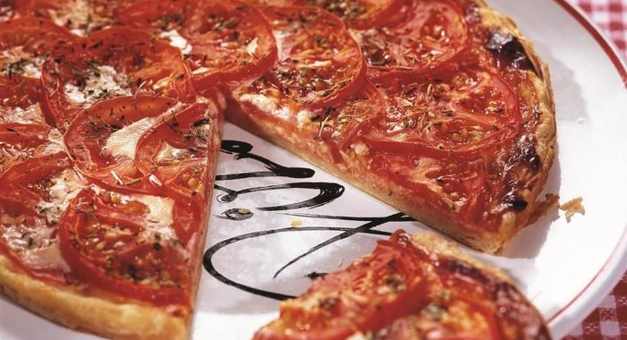 Пирог с сыром и томатами