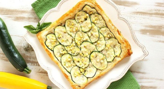 Открытый пирог с цукини и кукурузой