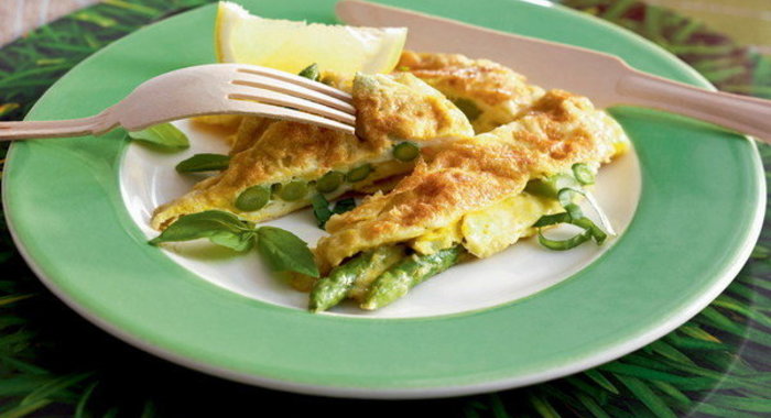 Омлет со спаржей